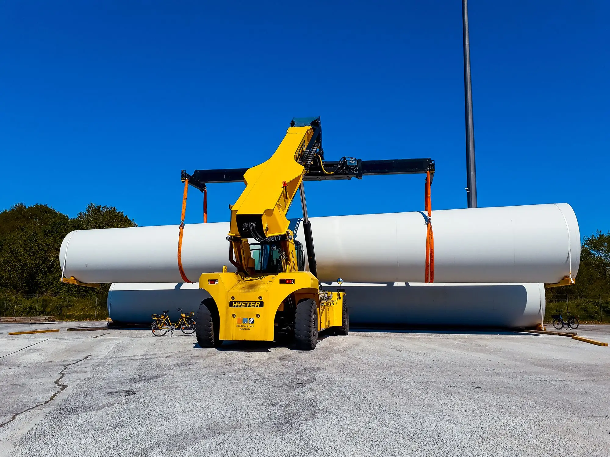 Heavy-duty forklift truck transports heavy cargo